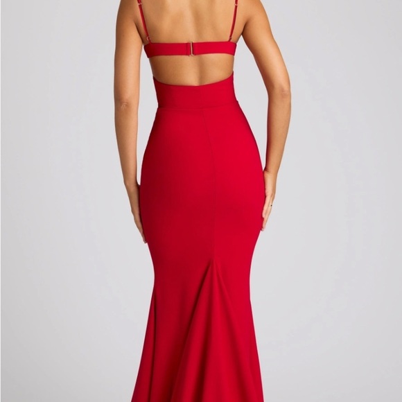 OH POLLY SERENA Embellished Heart Cup Detail Evening Gown Fire Red (US 6 UK 10) - Picture 5 of 13